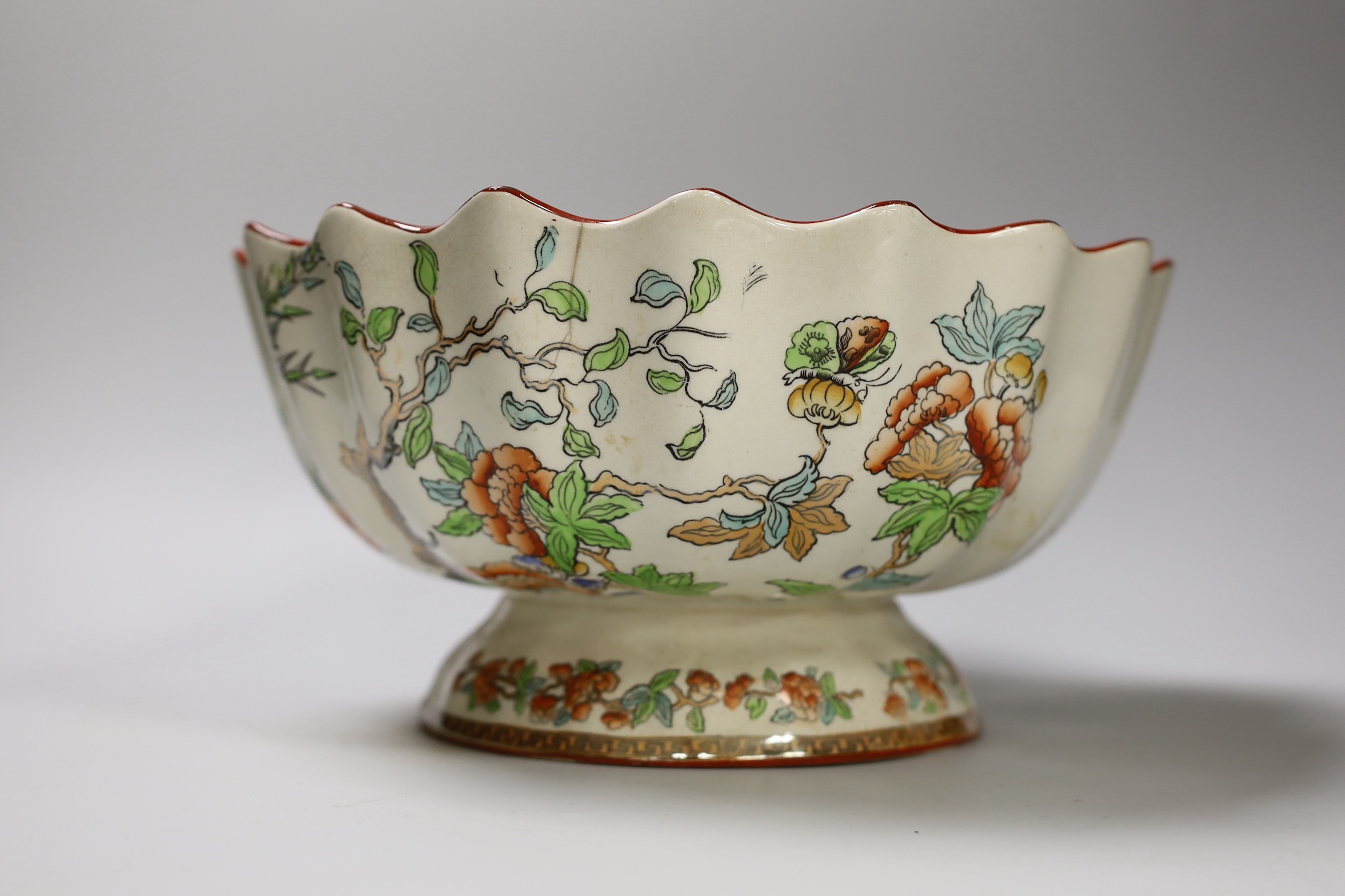 An Italian pottery 'cherub' dish and a Copeland pottery bowl